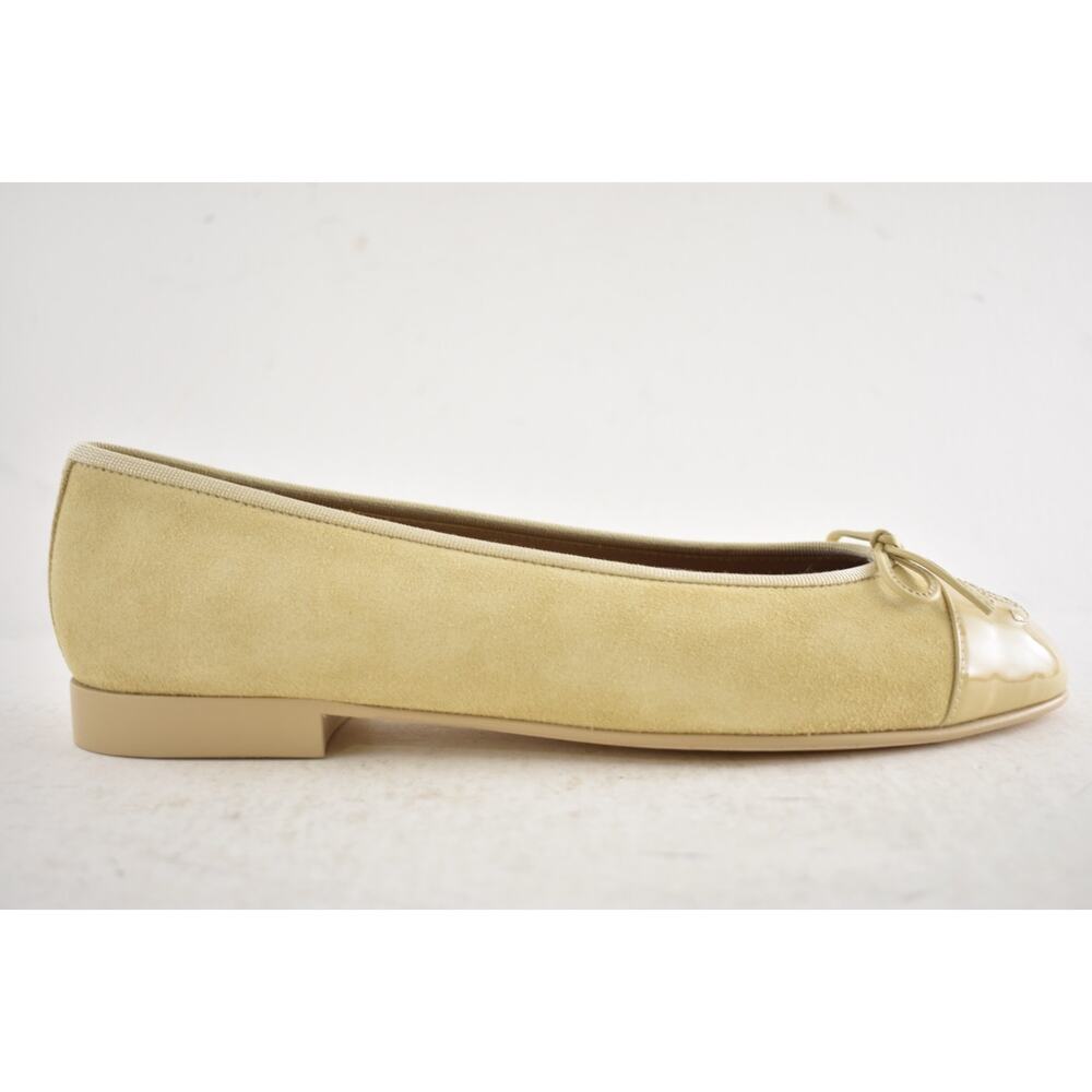 Chanel 26A Beige Suede Patent Leather CC Logo Bow Tie Ballet Ballerina Flat 38 - Picture 2 of 16